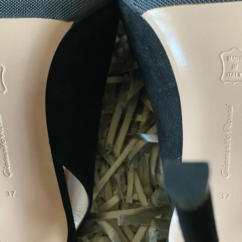 Gianvito Rossi Delta Pumps - Picture 14 of 14